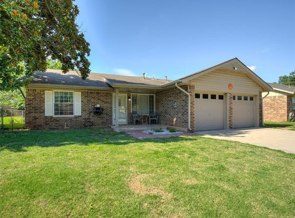 640 W Perry Drive, Mustang, OK 73064