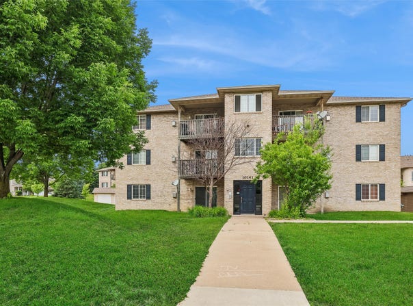 10141 Sutton Drive, Urbandale, IA 50322