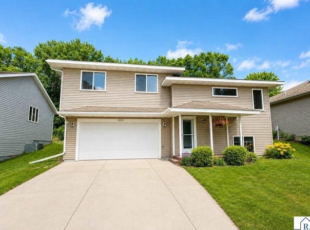 2023 Moore Drive, St. Peter, MN 56082