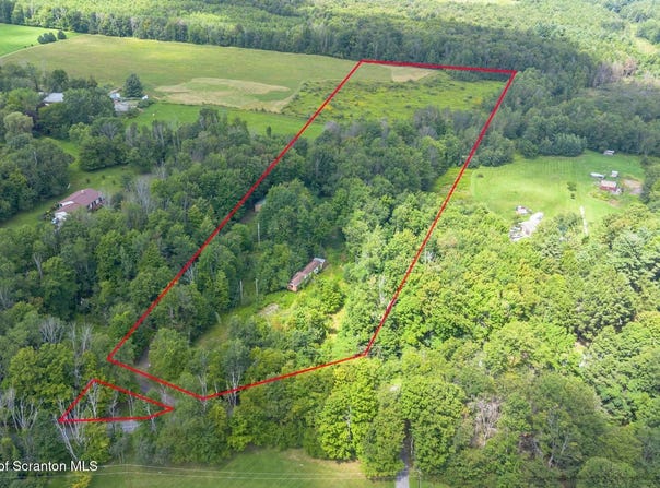 6 Silhouette Lane, Waymart, PA 18472