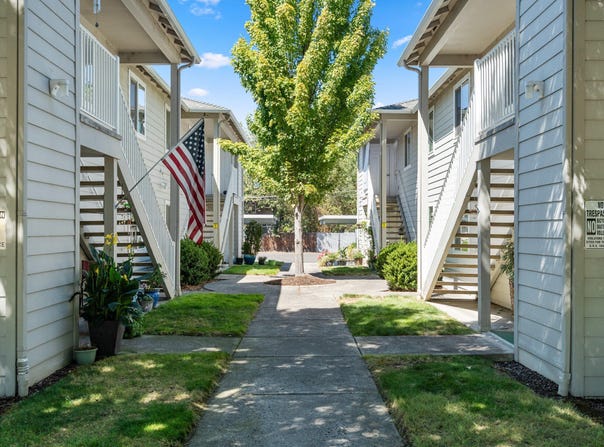 123 Maple Street, Central Point, OR 97502