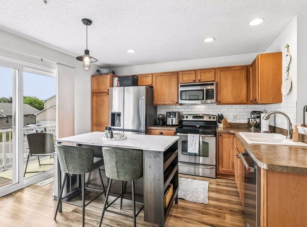 3117 Clover Ridge Drive, Chaska, MN 55318