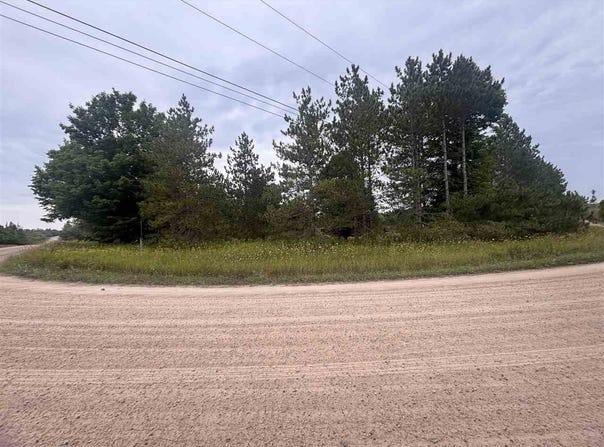 Sommers Road, Levering, MI 49755