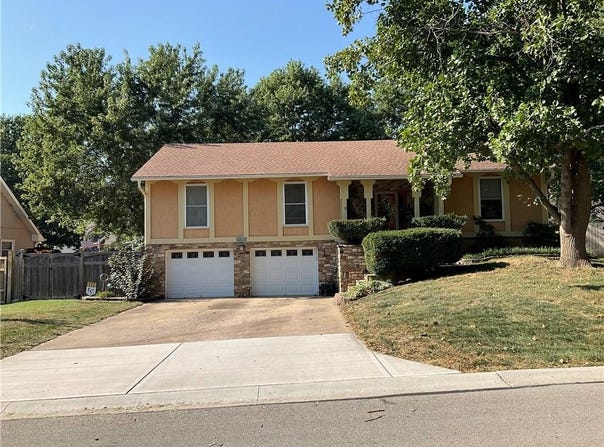 212 Hillcrest Road, Belton, MO 64012