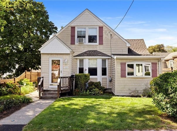 11 Yale Avenue, Warwick, RI 02888