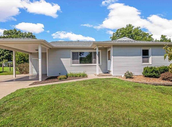 18 Crestview Dr, Boonville, MO 65233