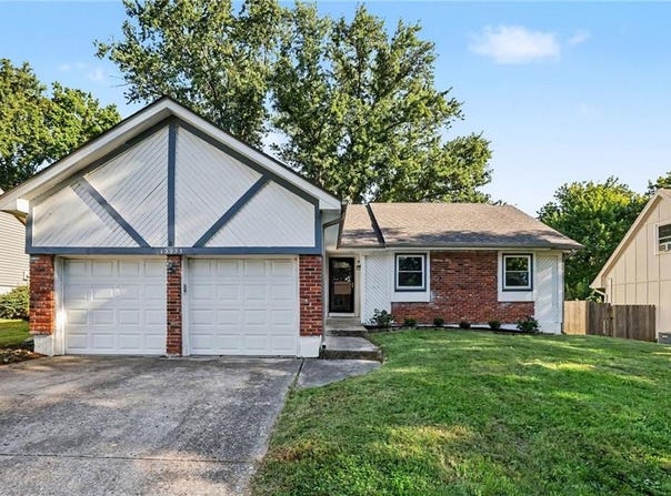 13935 S Cottonwood Drive, Olathe, KS 66062