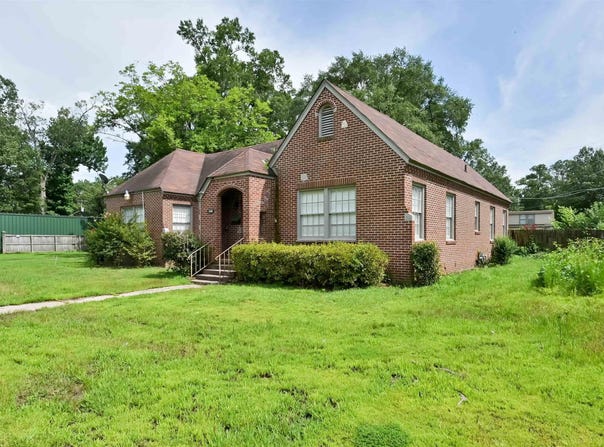 1300 W 28th Avenue, Pine Bluff, AR 71603