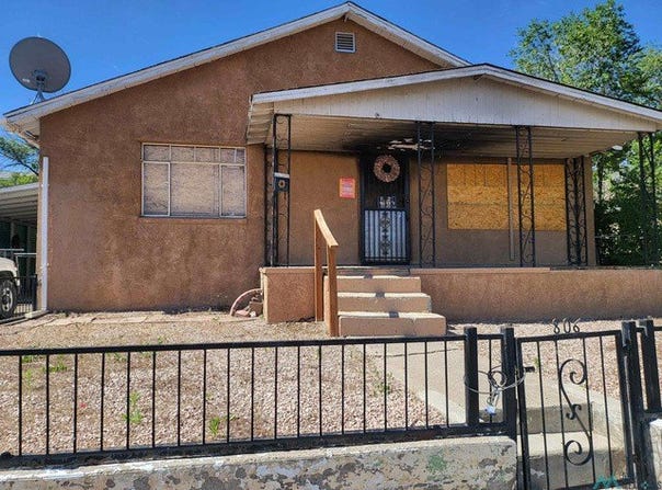 806 E Aztec Ave, Gallup, NM 87301