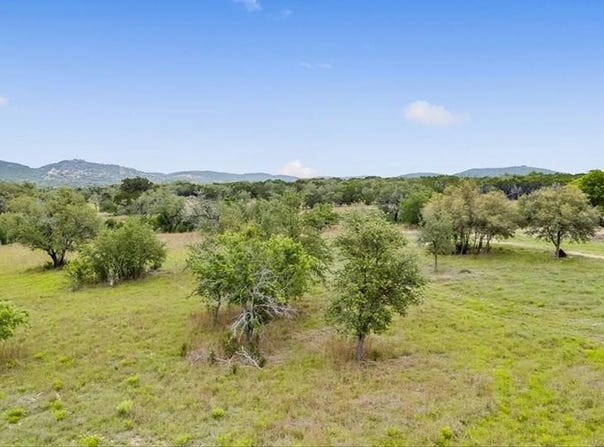 997 G W Edwards, Pipe Creek, TX 78063
