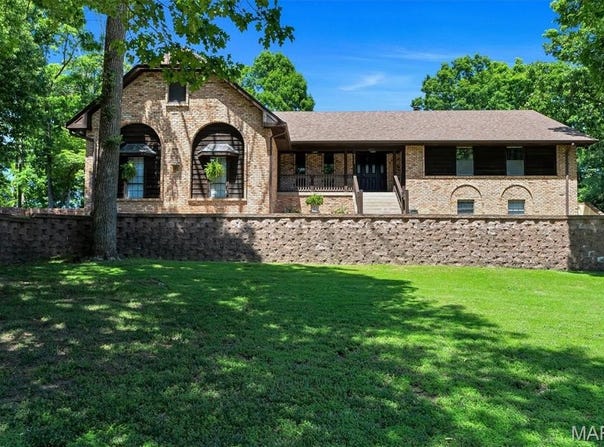 9733 Fall Ridge Trail, Sunset Hills, MO 63127