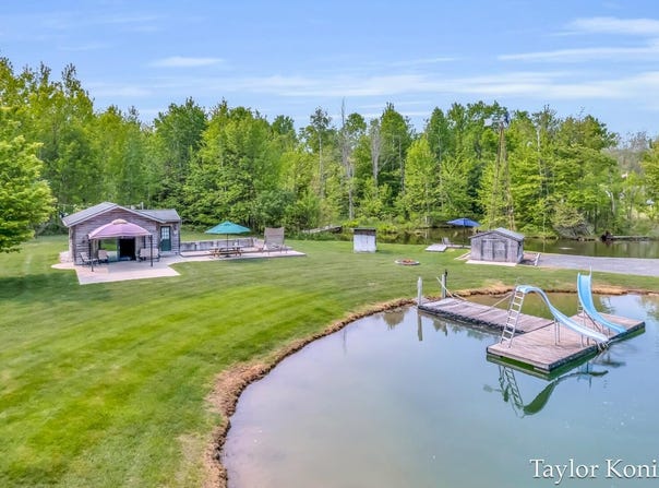 3111 N 128th Avenue, Hart, MI 49420