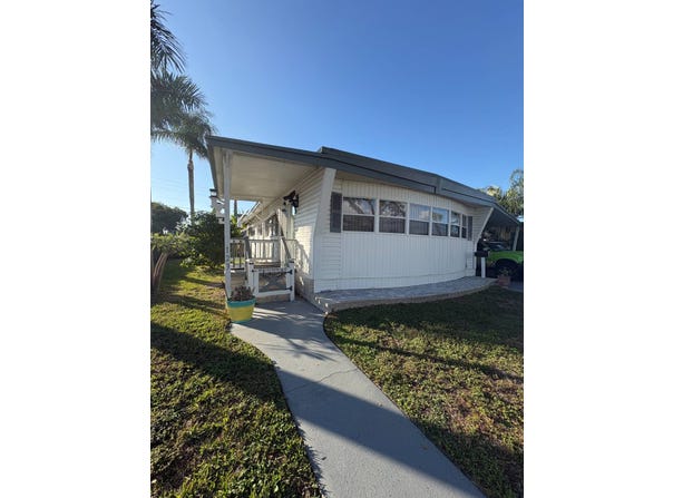 1071 Donegan Rd, Largo, FL 33771