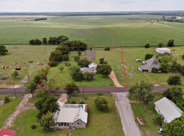 711 E Clark St, Bartlett, TX 76511