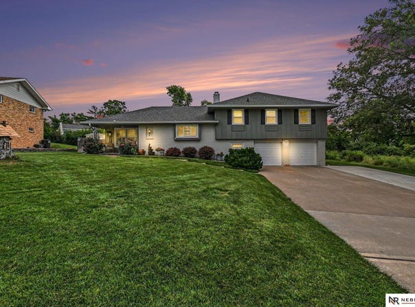 12304 Grey Fawn, Omaha, NE 68154