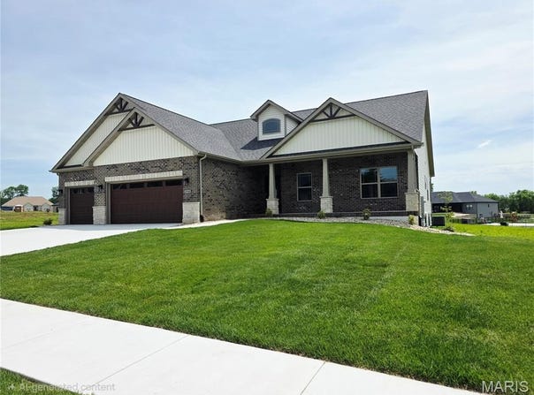 3740 Golfview Circle, Shiloh, IL 62221