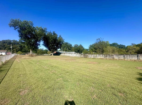 Old Memphis Rd, Tuscumbia, AL 35674