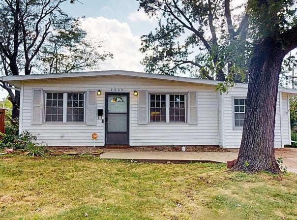 2909 SW Twilight DR, Topeka, KS 66614