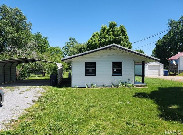 1208 Thomasville Road, Houston, MO 65483