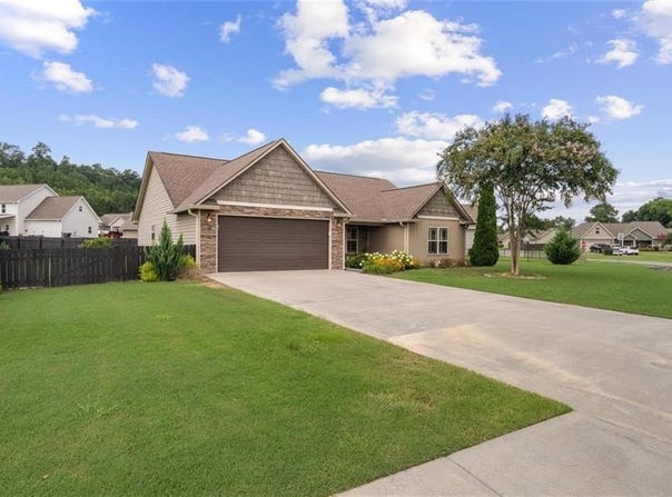 222 Gilmore Circle SW, Calhoun, GA 30701