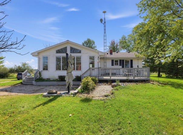 24321 W Trowbridge Rd, Millbury, OH 43447