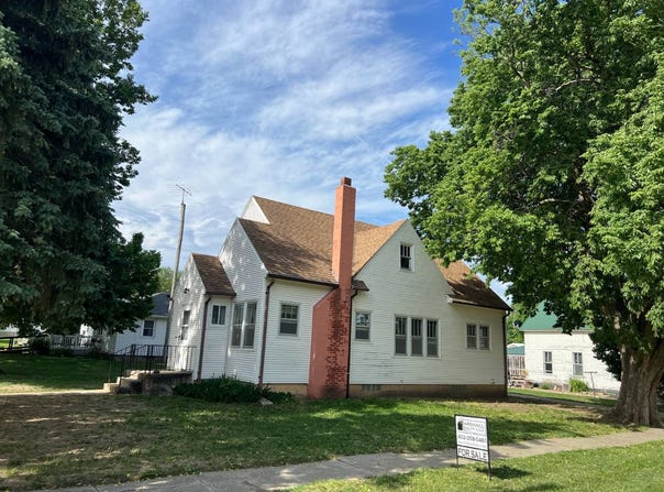 902 Redick Ave., Creighton, NE 68729
