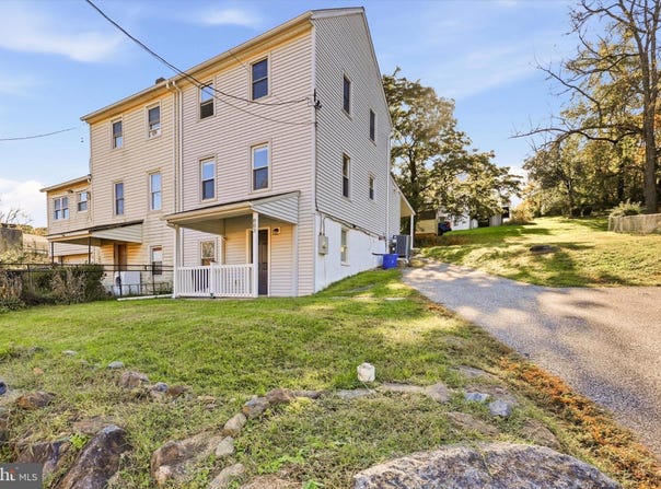 803 MAPLE Lane, ASTON, PA 19014