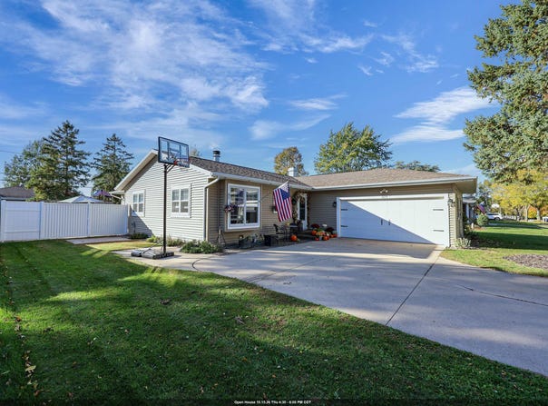 925 S COVENANT Lane, APPLETON, WI 54915