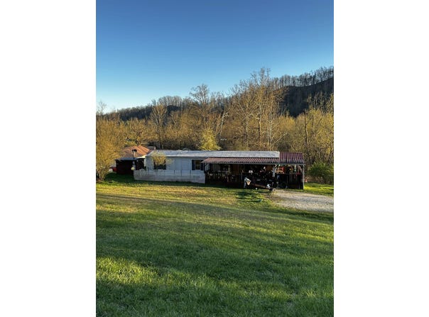 1882 Goodwill Rd, Huntington, WV 25704