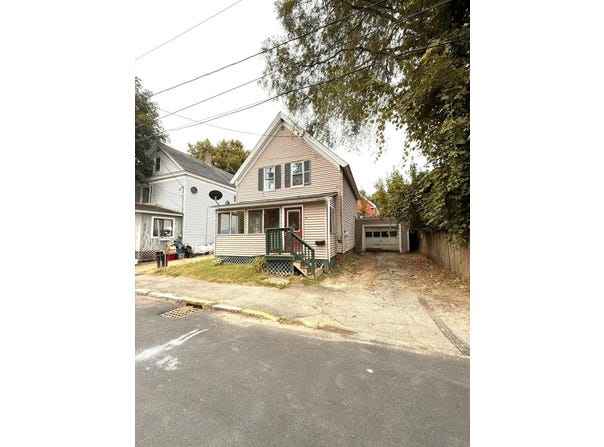 16 Rangeley Place, Rumford, ME 04276
