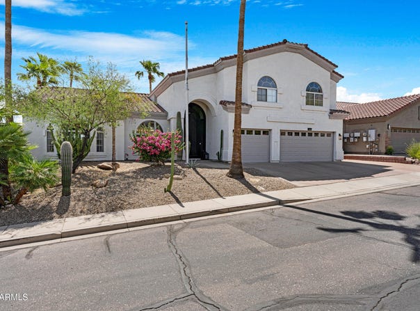 1825 E MARILYN Road, Phoenix, AZ 85022