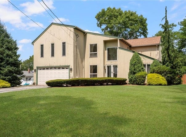 22 Golden View Drive, Johnston, RI 02919