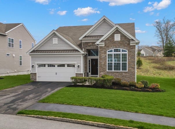 64 Pine Tree Dr, Methuen, MA 01844