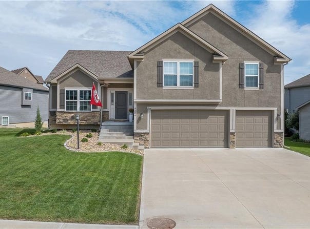 4204 Windward Drive, St Joseph, MO 64505