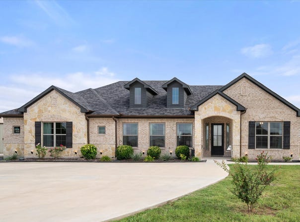 170 Grays Creek Circle, Ennis, TX 75119