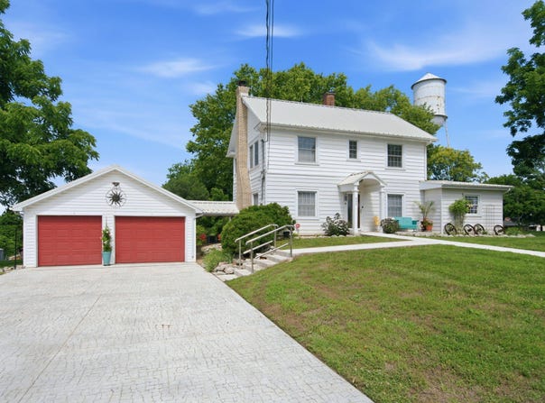 305 S 6th Avenue, Ozark, MO 65721