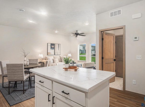 5714 E Avett Pl, Sioux Falls, SD 57108
