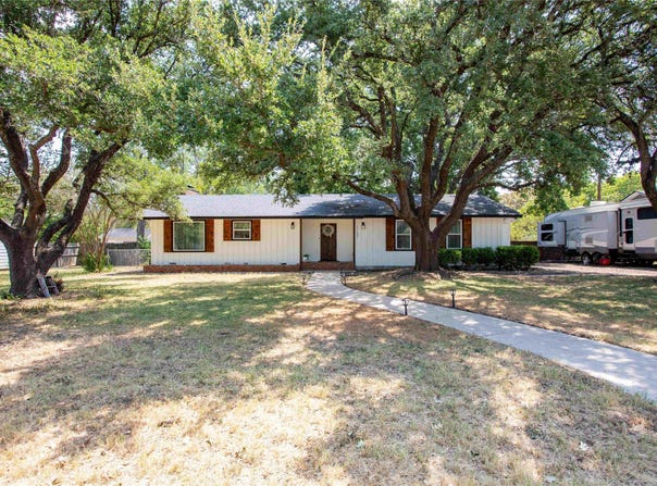 1132 W 8th Street, McGregor, TX 76657
