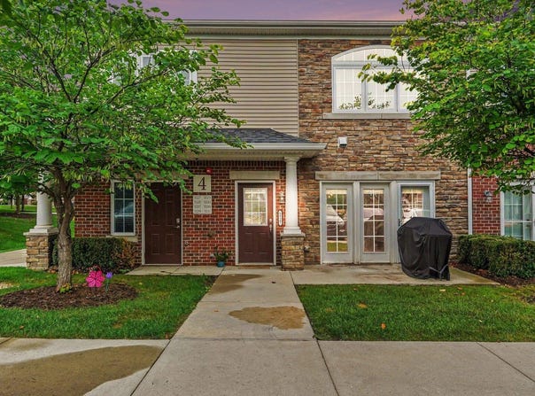 5527 Arbor Chase Drive, Ann Arbor, MI 48103