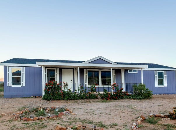 8101 S Wimoweh Ln, Safford, AZ 85546