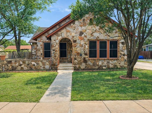 206 E Sandstone, Llano, TX 78643-9999