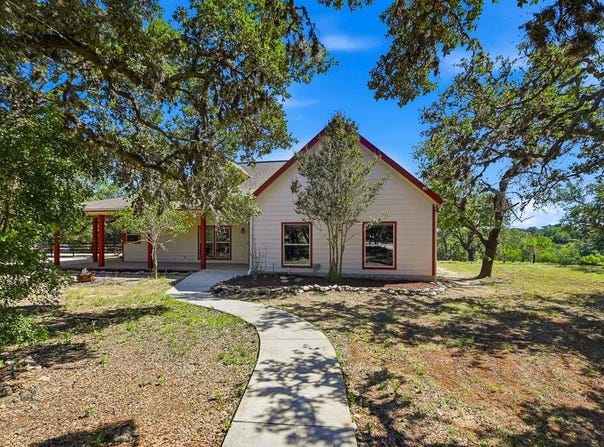 514 Burning Tree Ln, Bandera, TX 78003
