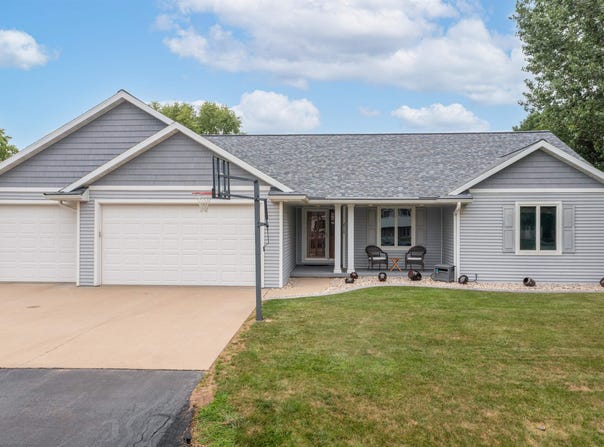W2416 SNOWBERRY Drive, APPLETON, WI 54915