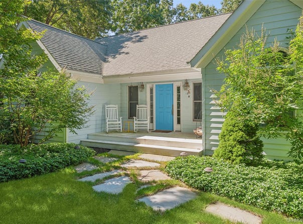 14 Hildreth Road, Hampton Bays, NY 11946
