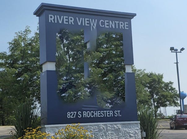 827 S Rochester St, Mukwonago, WI 53149