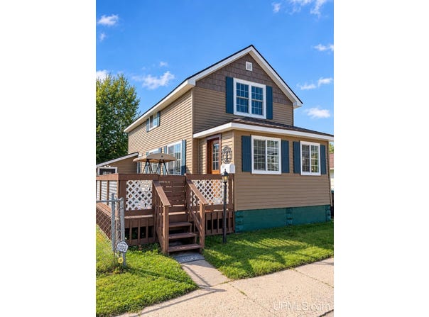 211 E G Street, Iron Mountain, MI 49801