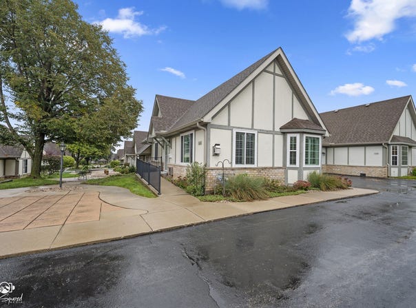 1664 Willow Circle Drive, Crest Hill, IL 60403