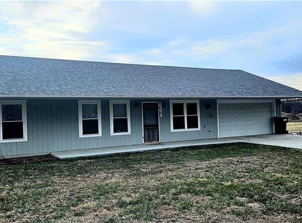 604 E Vogt St, Urich, MO 64788