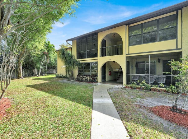 330 Pine Ridge Circle, Greenacres, FL 33463