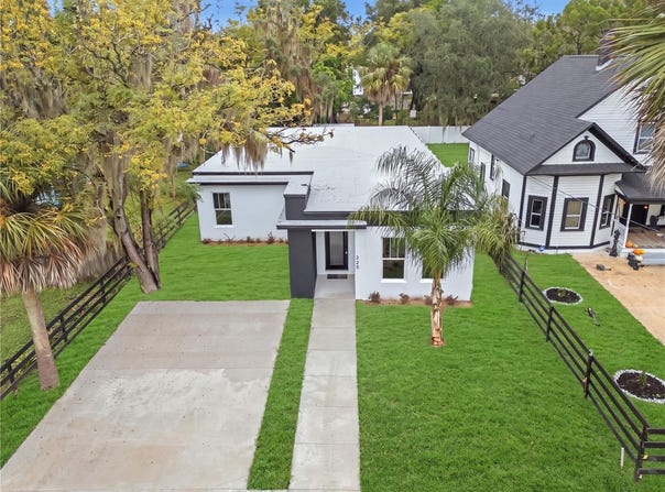 225 E HYDE PARK Avenue, EUSTIS, FL 32726